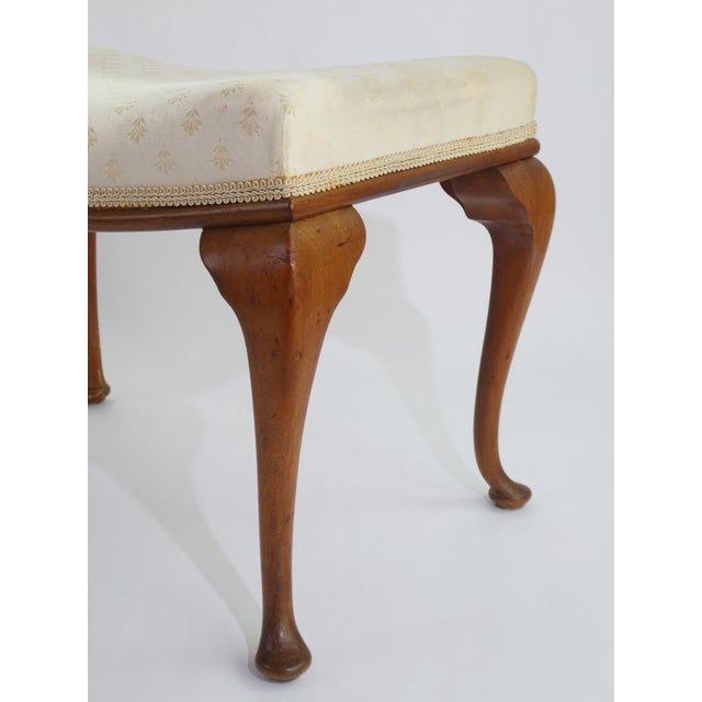 Antique Queen Ann Ottoman with Rectangular Wooden Cabriole Legs and White Upholstery, 1920s For Sale - Image 6 of 12