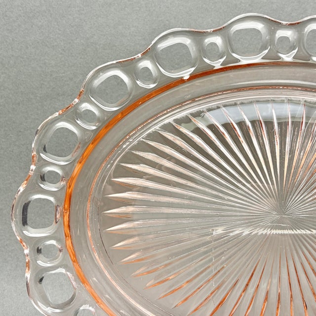 This elegant pink depression glass serving platter features the classic "Old Colony" pattern, also known as Lace Edge,...