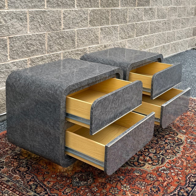 1980s 1980s Postmodern Waterfall Laminate & Brass 2 Drawer Nightstands in Gray Burlwood Print - A Pair For Sale - Image 5 of 18