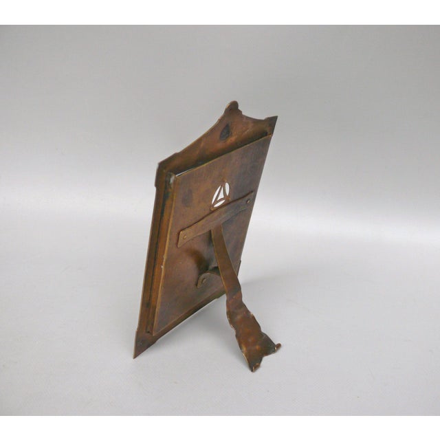 Metal Art Nouveau Brass Picture Frame in the style of Mathildenhöhe Darmstadt, 1890s For Sale - Image 7 of 14