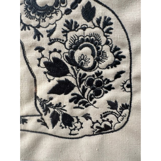 1970s Vintage Hand-Made Crewel-Style Embroidery of a Cat Featuring Florals - Framed 1976 Folk Art For Sale - Image 5 of 8