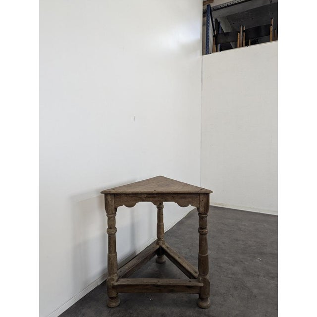 Antique Oak Tripod Console Table, in Very Good conditions.