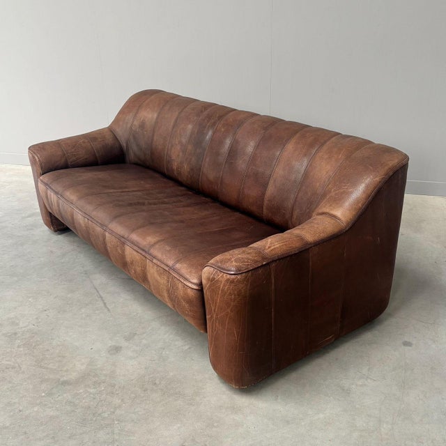 DS44 Three-Seater Sofa with Hocker in Buffalo Leather from de Sede, Set of 2, 1970s For Sale - Image 10 of 15