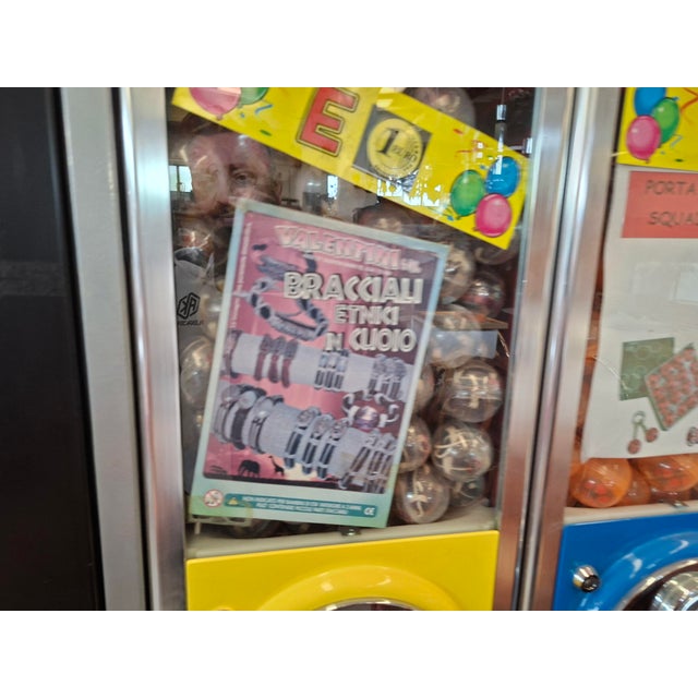 Professional Sammy Prize Party Vending Machine with 8 Stations, 1980s For Sale - Image 13 of 18