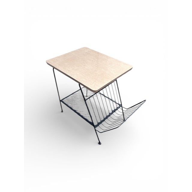 Knoll Mid Century Table With Metal Magazine Rack For Sale - Image 4 of 8