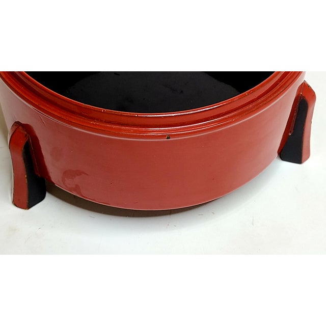 Brick Red Early 20th Century Japanese Round Lacquer Box With Scottish Thistle Design and Three Legs For Sale - Image 8 of 11