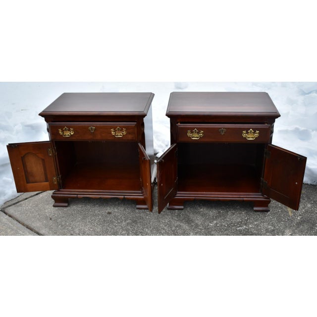 Wood Vintage Pennsylvania House Pair of Cherry Traditional Style Nightstands For Sale - Image 7 of 13