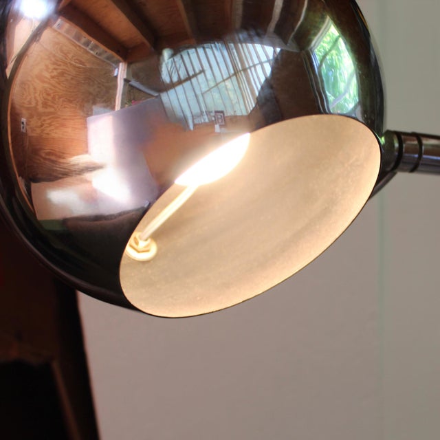 The light "eyeball" head features a distinctive small cooling dial/peg on the top to help pivot the head manually without...