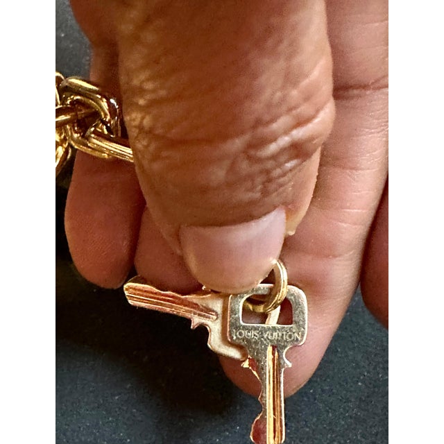Louis Vuitton Padlock & Keys+ Two Bags Charm Yellow Gold Bracelet 125.7 Gm 18 KG For Sale - Image 11 of 18