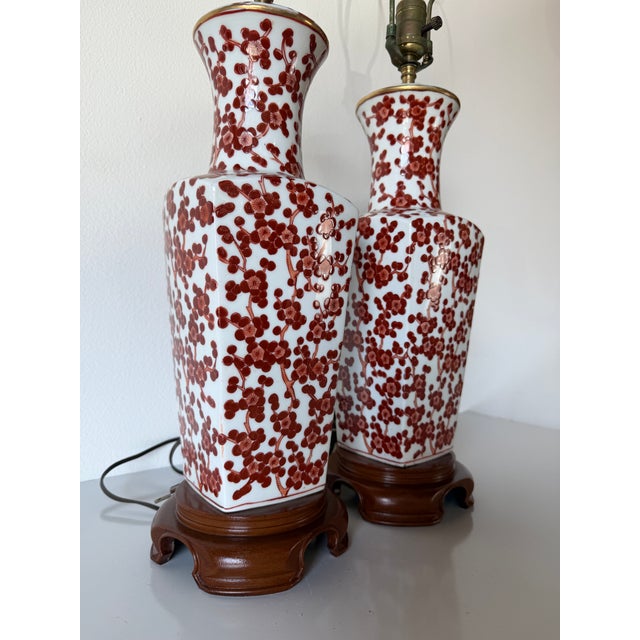 Hollywood Regency 1960s Vintage Chinese Hand-Painted Porcelain Table Lamps With Red Floral Motifs – Pair For Sale - Image 3 of 12