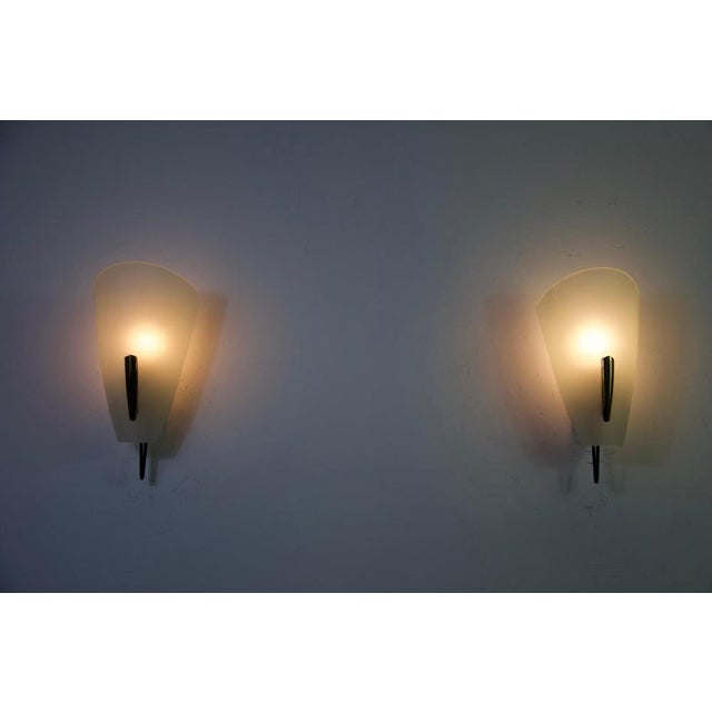 Mid-Century Brass and Glass Wall Lamps attributed to Stilnovo, Italy, 1960s, Set of 2 For Sale - Image 3 of 8