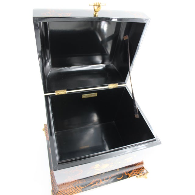 1980s Large Maitland Smith Lacquer Tea Caddy Box Chinoiserie, Mano Fico Latch For Sale - Image 9 of 10