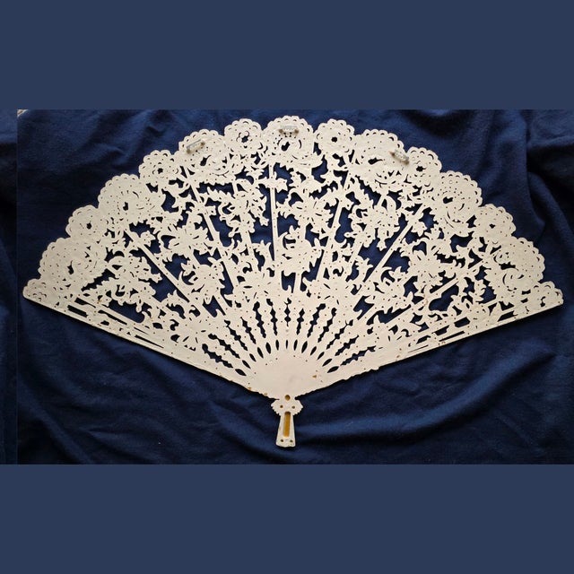 A vintage mid-century Burwood Products - Syroco wall fan, model #4402, produced in the 1960s–70s. Made from molded resin...