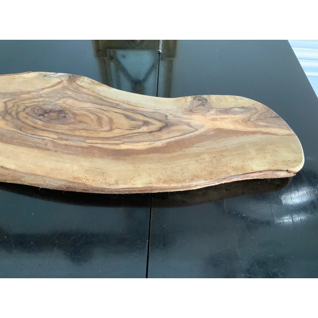 French Country 1970s Rustic Wooden Charcuterie Board With Live Edges For Sale - Image 3 of 8
