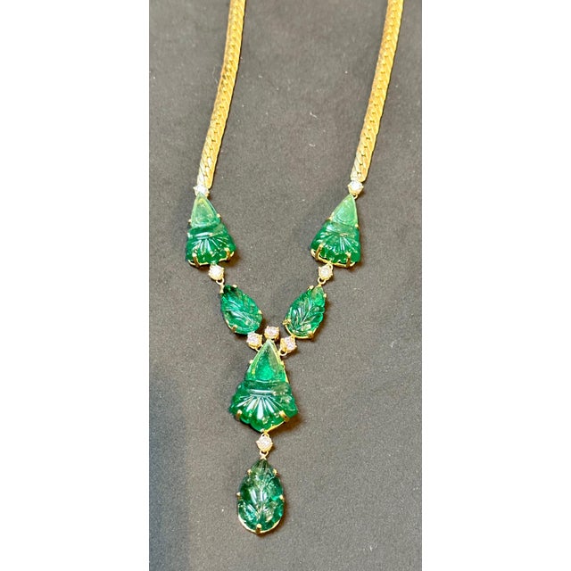 Emerald 115 Ct Natural Carved Drop Emerald & 4 Ct Diamond Necklace 18 Kt Gold Necklace For Sale - Image 8 of 18