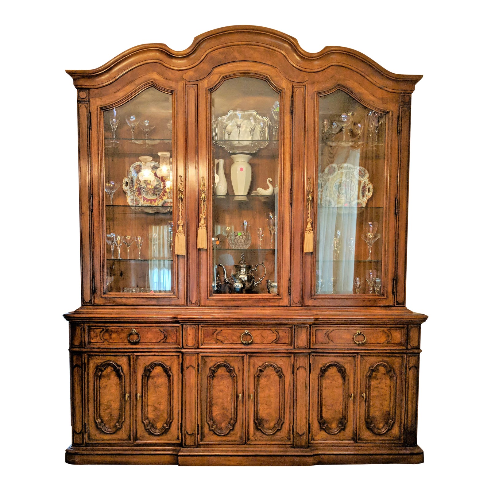 1970s Traditional Thomasville Breakfront China Chairish