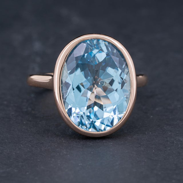 Modern Blue Topaz Solitaire Ring 18k Rose Gold, Size 6.5 For Sale - Image 3 of 10