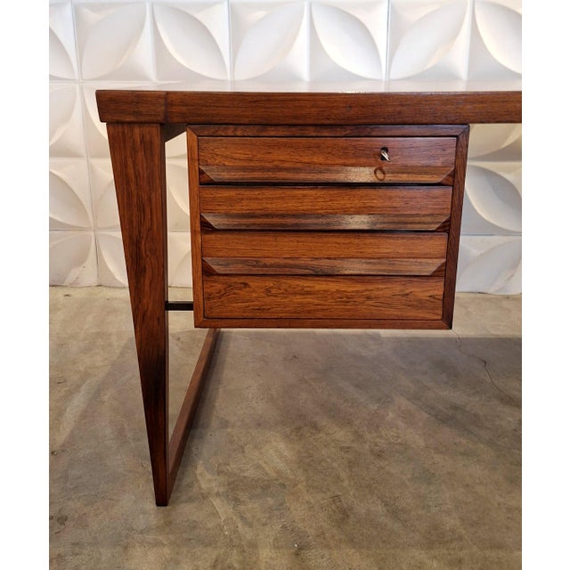 Feldballes Møbelfabrik Model 70 Desk in Amazon Rosewood by Kai Kristiansen for Feldballes Møbelfabrik, 1950s For Sale - Image 4 of 14
