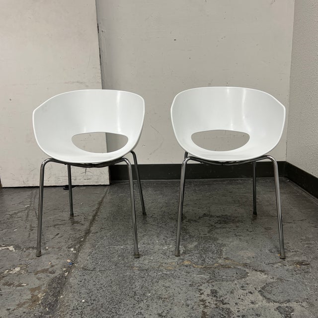 Sintesi Orbit Large Retro White Chairs a Pair Chairish