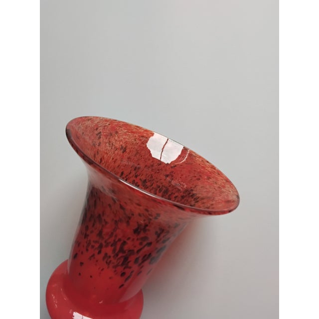 Mid-Century Modern Scottish Orange Art Glass Vase with Gilt Aventurines from Vasart, 1950s For Sale - Image 3 of 6