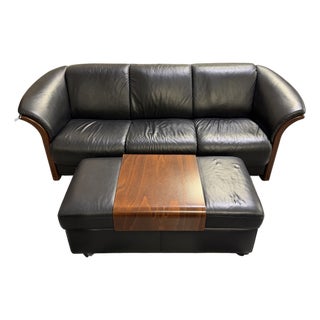 1990s Ekornes Stressless Scandinavian Black Paloma Leather Double Ottoman With Curved Wood Tabletop For Sale
