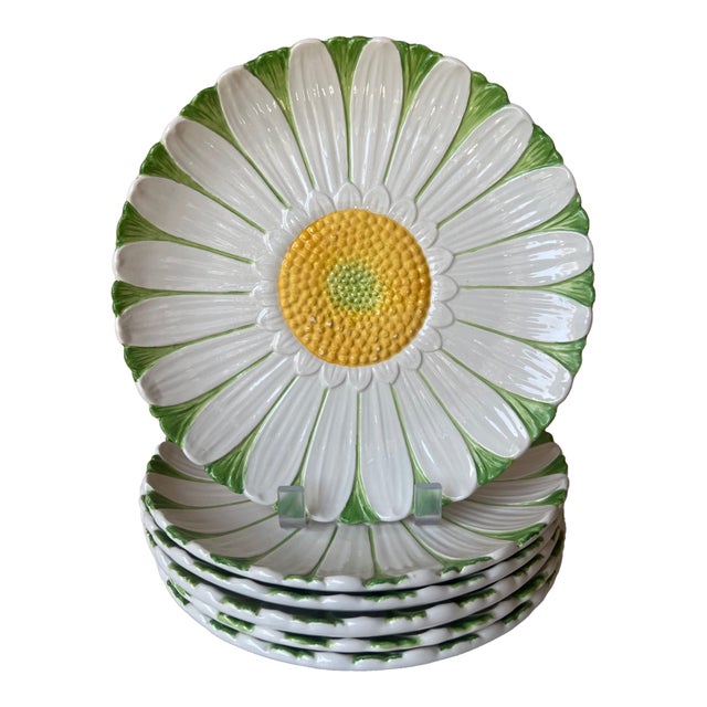 Mottahedeh Daisy Plates, Set of 6, C. 1960's For Sale