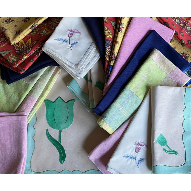 Navy Blue 1990s Vintage Floral Laura Ashley-Style Cotton Cloth Placemats and Napkins - Set of 12 For Sale - Image 8 of 9