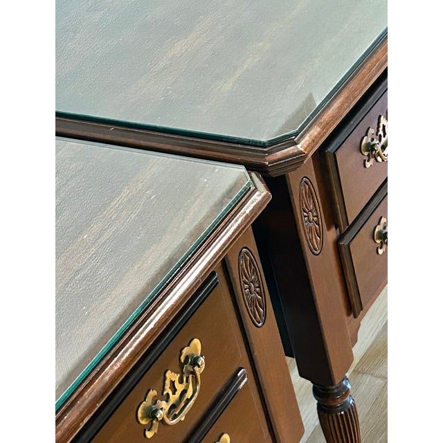 1980’s Ethan Allen Georgian Court Mahogany Nightstands With Glass Tops & Brass Hardware - A Pair For Sale - Image 10 of 18
