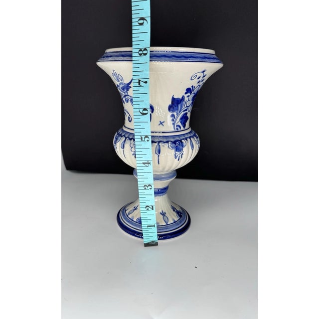 Mid-Century Modern Vintage MCM Petite Dutch Delft Blue & White Floral Urn Vase For Sale - Image 3 of 3