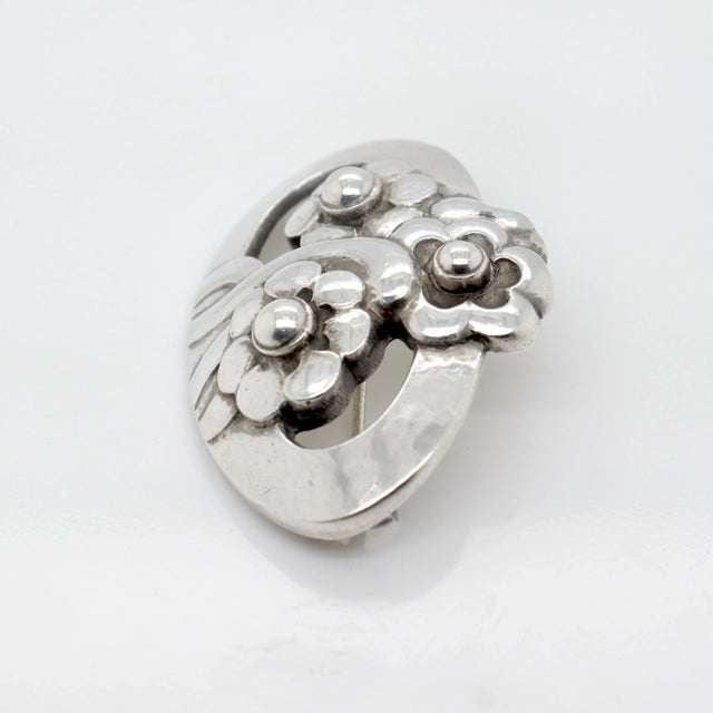 Vintage Early Georg Jensen Sterling Silver Flower Brooch No. 28, 1925-1930 For Sale In Philadelphia - Image 6 of 12