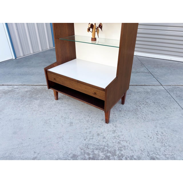1960s Pair of Mid Century Walnut Bookcase by Kipp Stewart for Glenn of California For Sale - Image 13 of 17