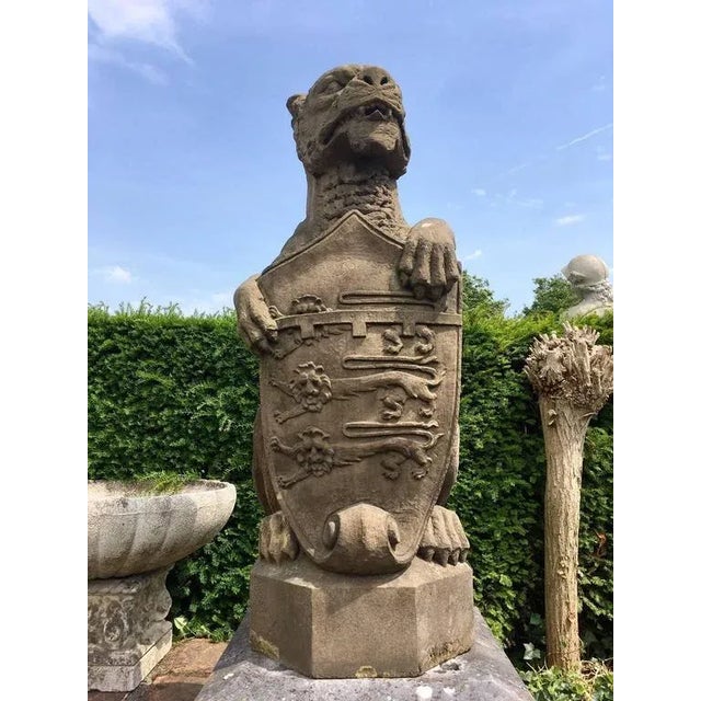 19th Century English Finials Carved as Heraldic Lions, Set of 2 For Sale - Image 4 of 7