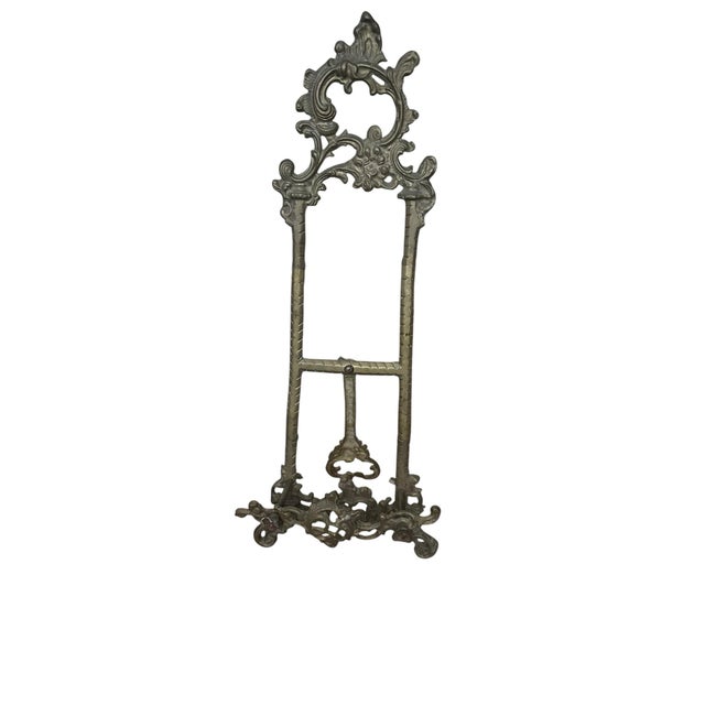 1940s Antique Victorian-Style Brass Display Easel Featuring Ornate Filigree and Baroque Detailing. For Sale - Image 5 of 8