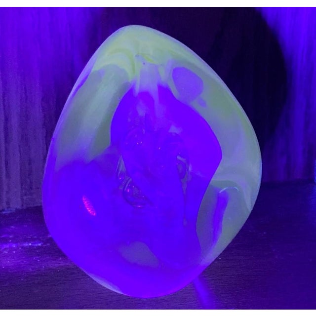 1990s Robert Eickholt Egg Paperweight 3-Sided Opalescent Glows 4.5” Vintage Signed For Sale - Image 9 of 18