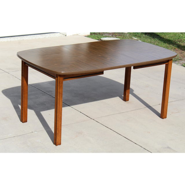 Brown Mid-Century Modern American Walnut Expandable Dining Table, C. 1960s–1970s For Sale - Image 8 of 17