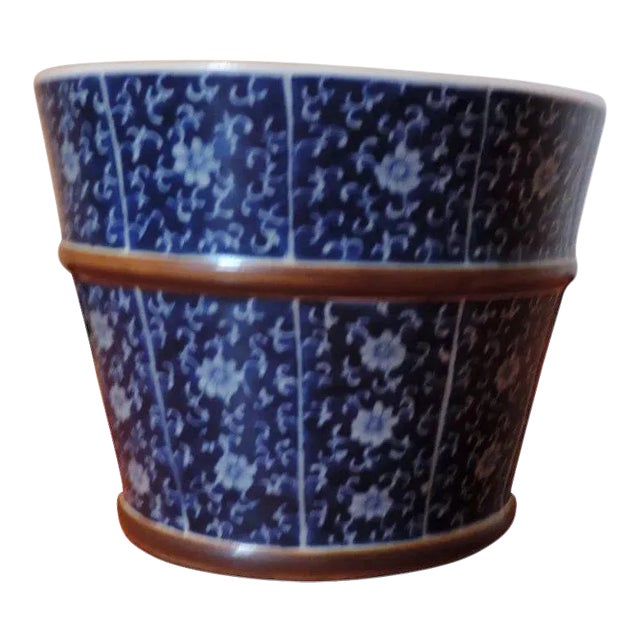 19th Century Chinese Export Blue & White Porcelain Cachepot Planter Vase For Sale