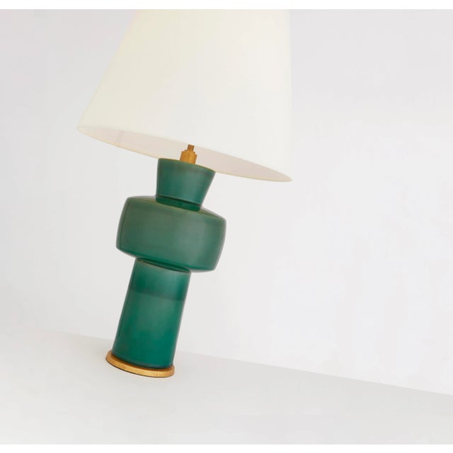 Transitional Christopher Spitzmiller for Visual Comfort Signature Eerdmans Medium Table Lamp in Celtic Green Crackle with Linen Shade For Sale - Image 3 of 4