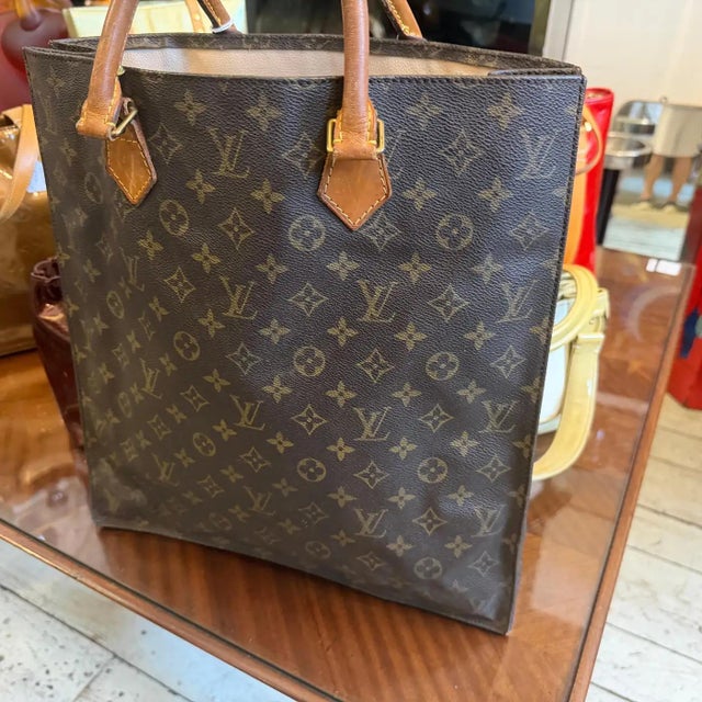 Brown 2000s Louis Vuitton Monogram Brown Coated Canvas and Vachetta Leather Sac Plat For Sale - Image 8 of 14