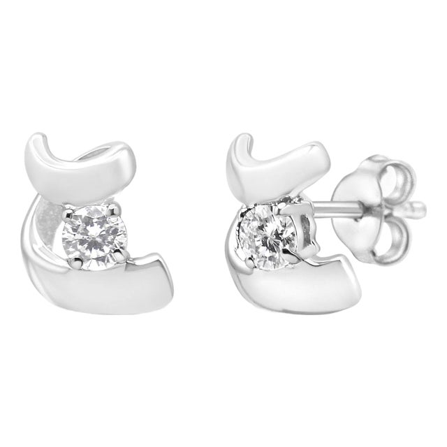 .925 Sterling Silver Round Cut Diamond Fashion Stud Earrings (0.10 cttw, I-J Color, I2-I3 Clarity) For Sale