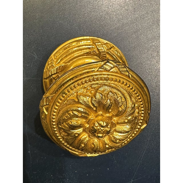 1 Sherle Wagner Floral Ribbon and Reed Dummy Door Knob and Back Plate, Burnished Gold Finish.