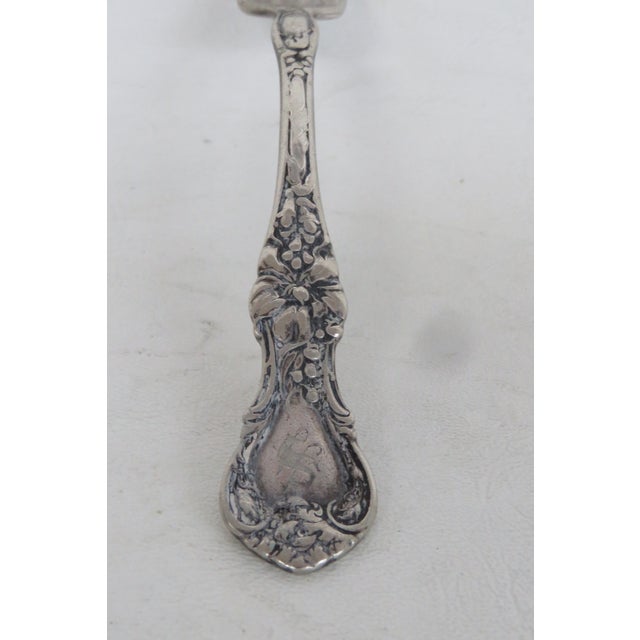 Traditional 1835 R Wallace Silver Plated Monogrammed Fork With Floral Scrollwork Motif 5010b For Sale - Image 3 of 8