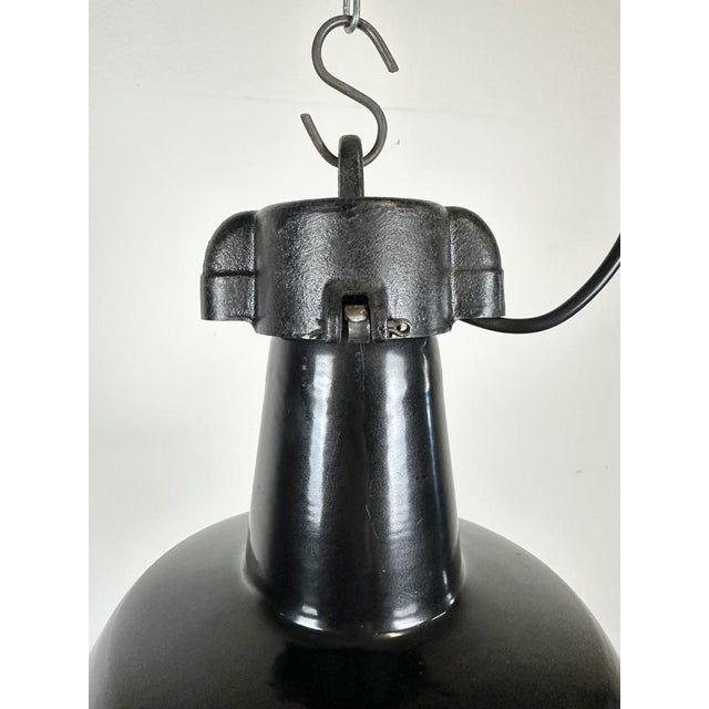Mid-Century Modern Industrial Black Enamel Factory Lamp with Cast Iron Top, 1960s For Sale - Image 3 of 18