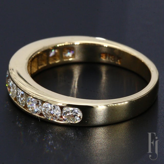 18k Yellow Gold Channel Set Ring With Eleven Round Brilliant Diamonds - Size 6.5 For Sale - Image 4 of 6