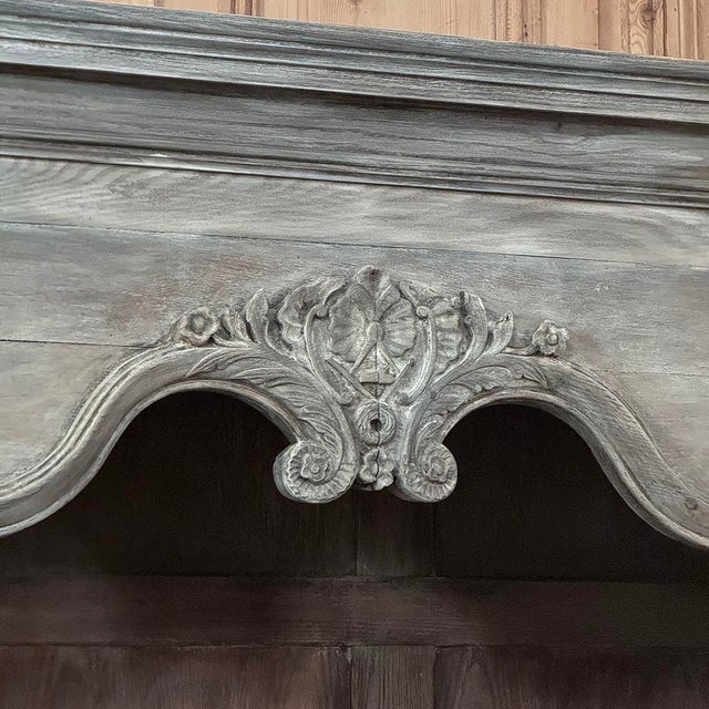 18th Century French Country Louis XIV Open Whitewashed Bookcase ~ Bibliotheque For Sale In Dallas - Image 6 of 12