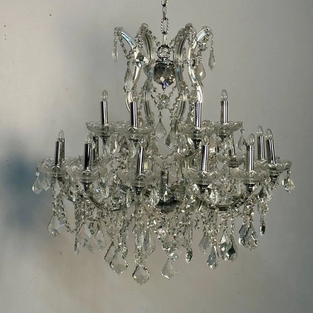 Venetian Style Crystal Chandelier, 19 Light For Sale - Image 12 of 12