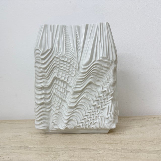 Mid-Century Modern Large Kaskade Vase in White Porcelain by Martin Freyer for Rosenthal Studio Linie, 1966 For Sale - Image 3 of 10