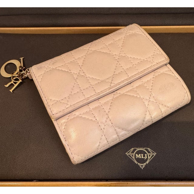 Contemporary Christian Dior lady Dior Mini wallet, Cream / Beige For Sale - Image 3 of 18
