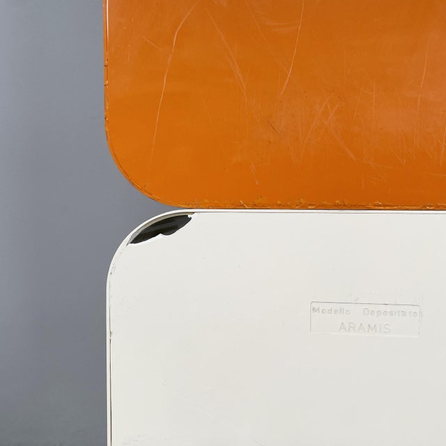 Space Age Italian Red, Orange, and White Plastic Magazine Rack from Aramis, 1970s, Set of 8 For Sale - Image 9 of 18