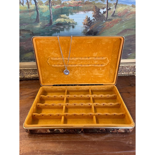 Mid-Century Modern Vintage Mid-Century Jewelry Case With Gold Velvet-Like Interior and Patterned Exterior For Sale - Image 3 of 10