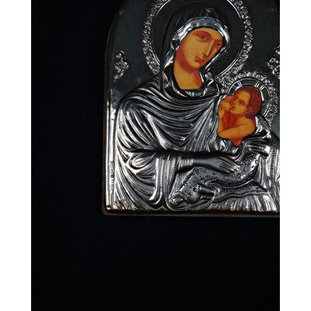 Orthodox Religious Icon of the Virgin and Child in 925 Silver Repoussé, 1990s For Sale - Image 4 of 10